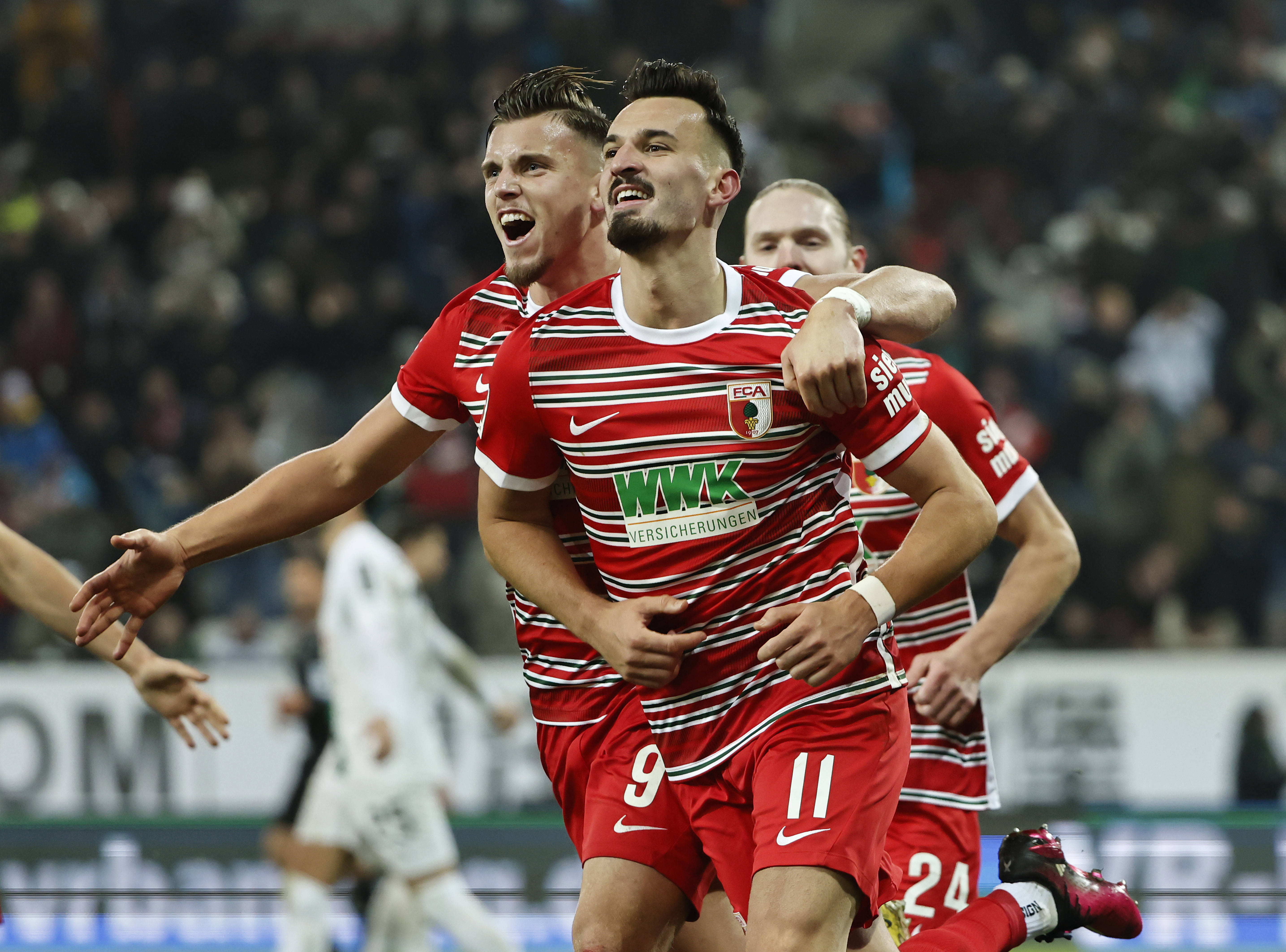 包含斯图加特队员在比赛中全力以赴，夺得胜利的词条