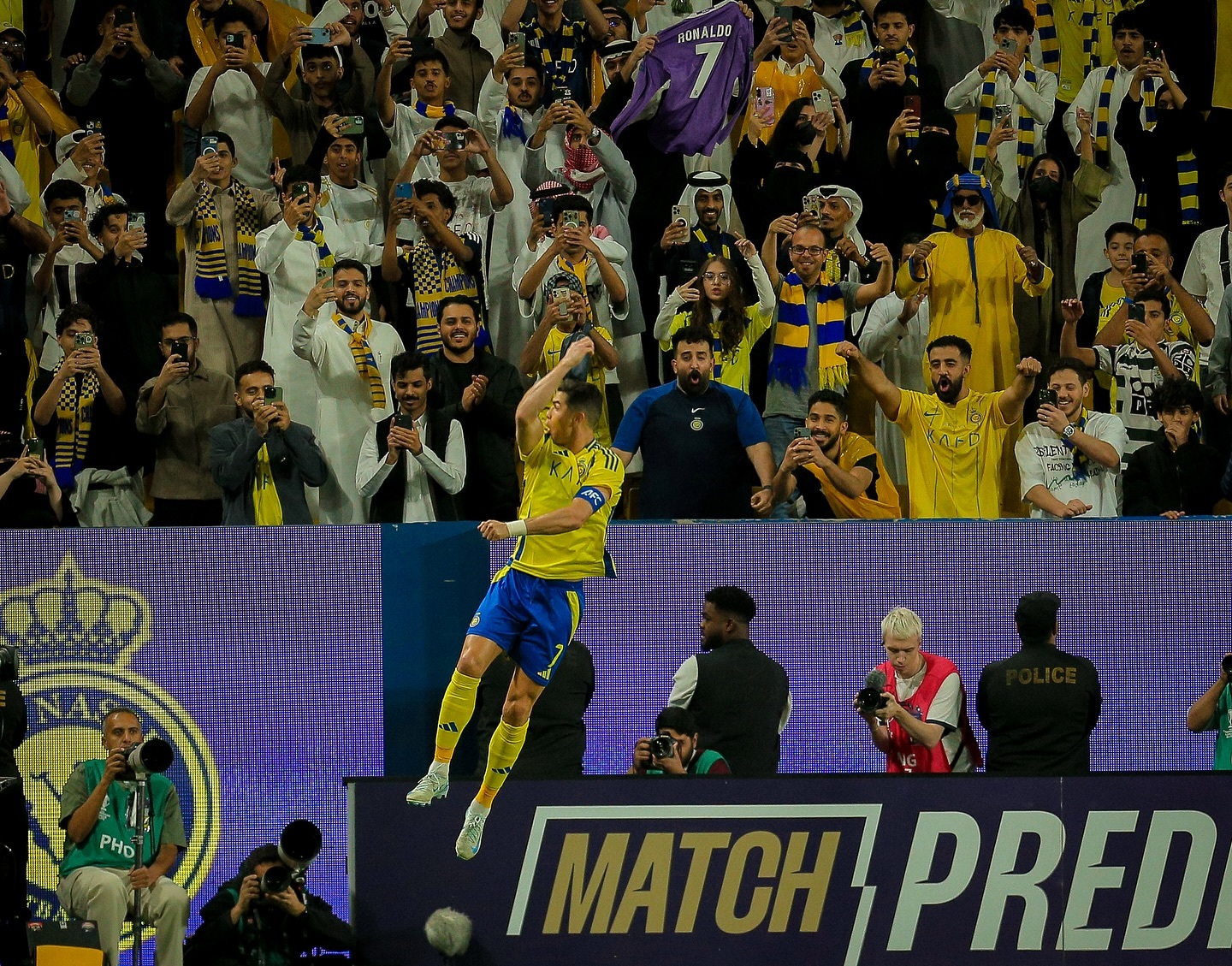 九游娱乐官方网站-包含足球场上的女王：女子队伍斩获胜利的词条