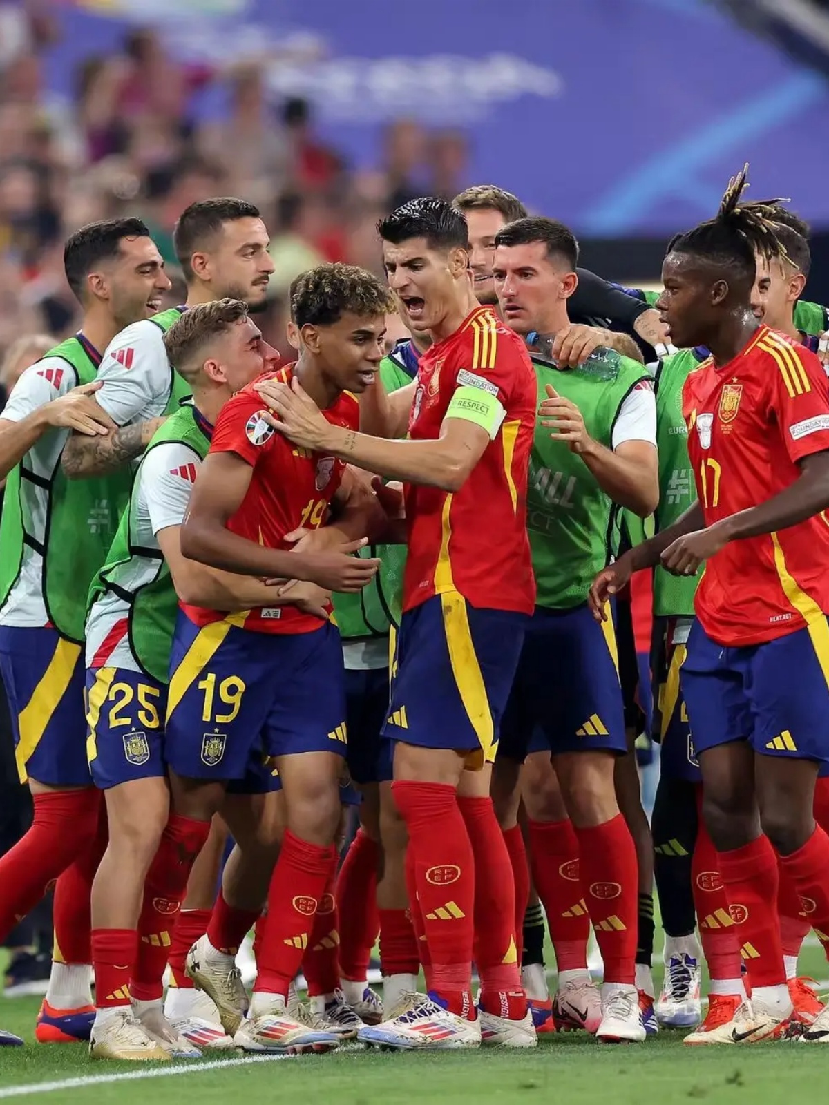 关于西班牙再战成功晋级欧锦赛，大师华丽演出的信息