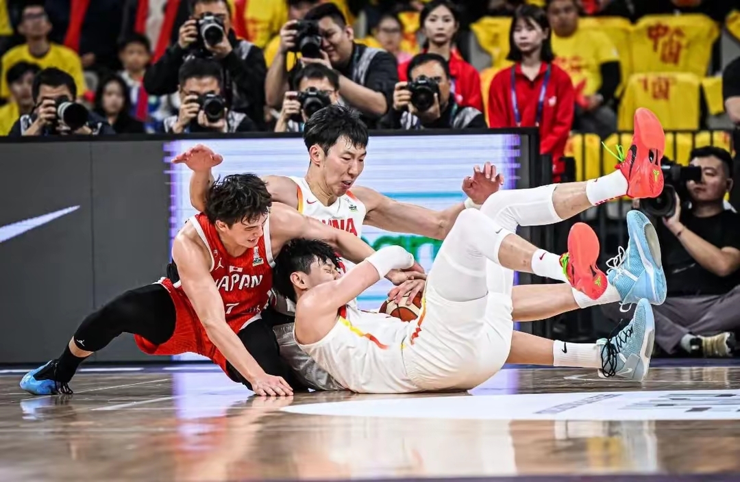 关于CBA球员私下互动,展现团队凝聚力的信息 关于CBA球员私下互动,展现团队凝聚力的信息