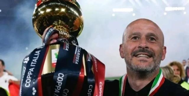 意甲战场上演精彩瞬间，球迷热血沸腾观赛的简单介绍