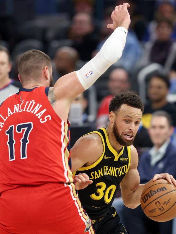 九游娱乐网站-勇士惨败鹈鹕，库里受伤离场