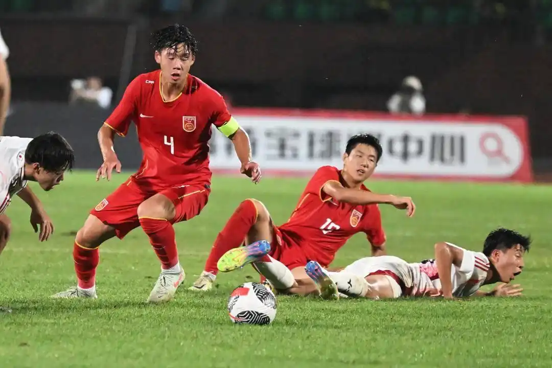 九游app下载-战胜困难取得胜利，球队信心大增