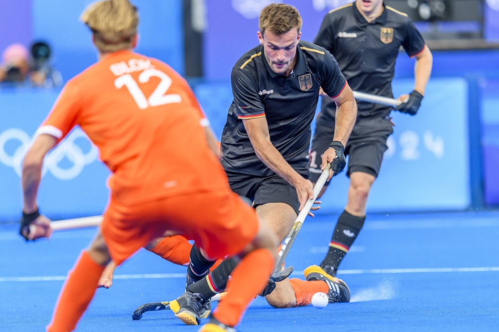 曲棍球比赛加拿大队击败德国队