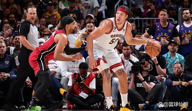 包含江苏队险胜四川队，约基奇高光表现的词条