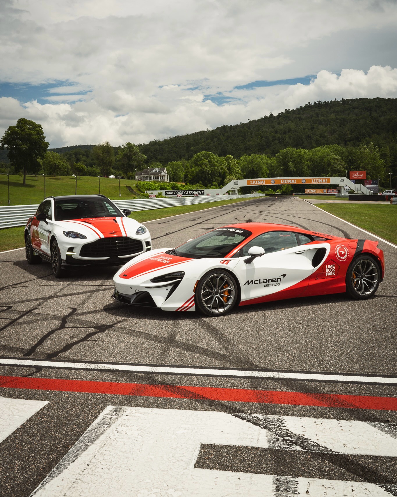 包含红牛车队力克阿斯顿马丁，佩雷兹状态火热的词条