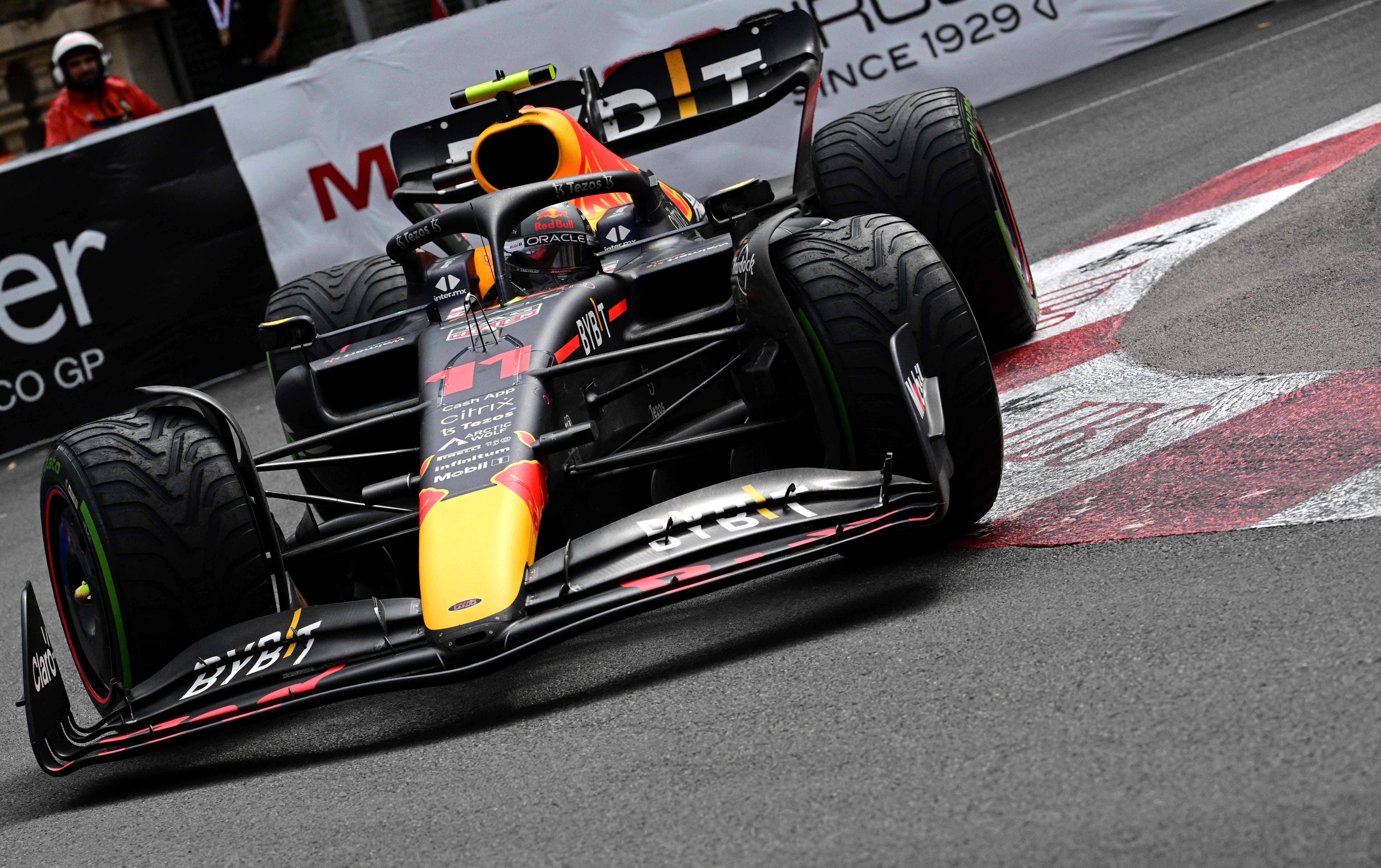 雷诺车队险胜红牛车队,佩雷兹状态火热的简单介绍 雷诺车队险胜红牛车队,佩雷兹状态火热的简单介绍