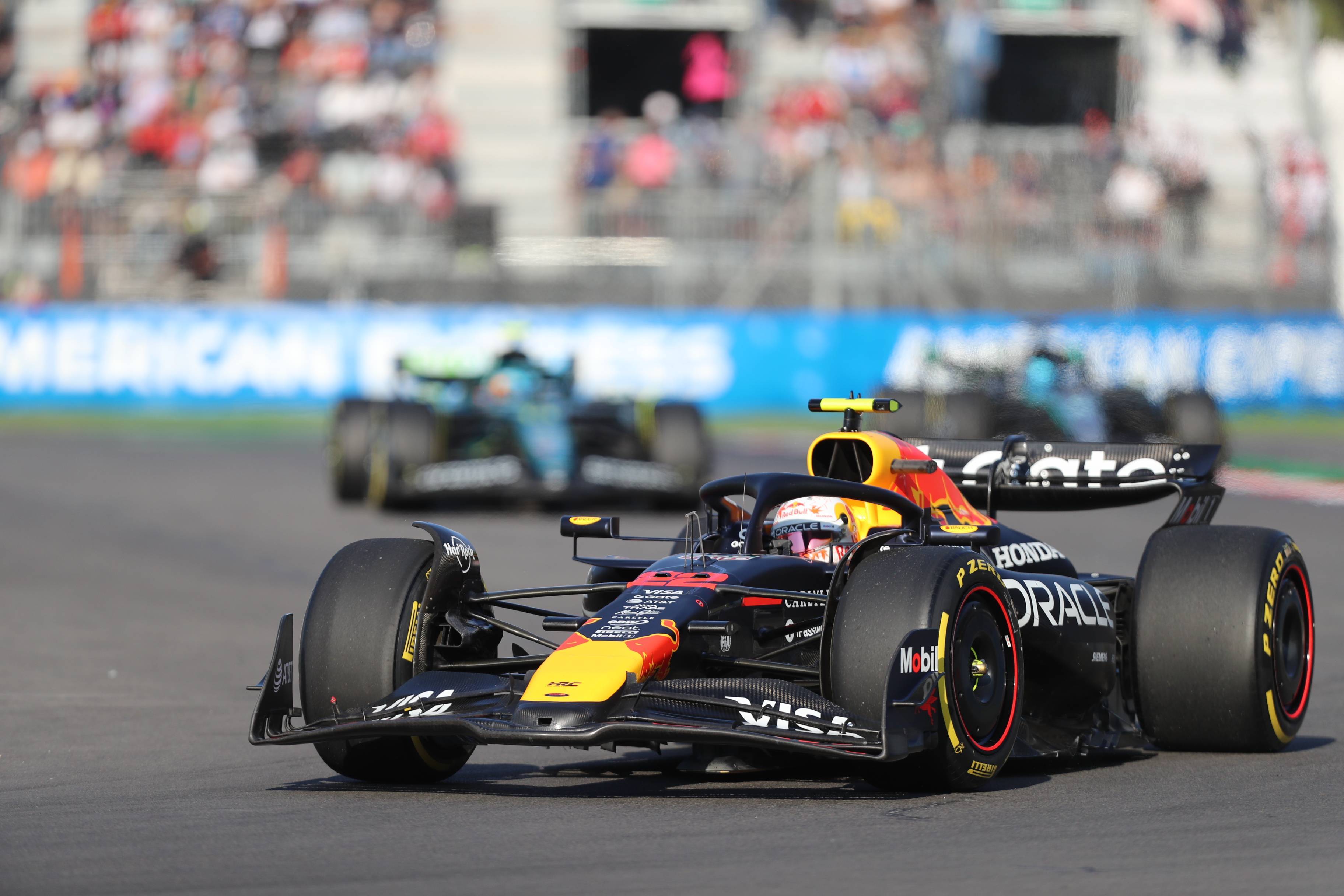 雷诺车队险胜法拉利，皮亚斯特里统治全场的简单介绍