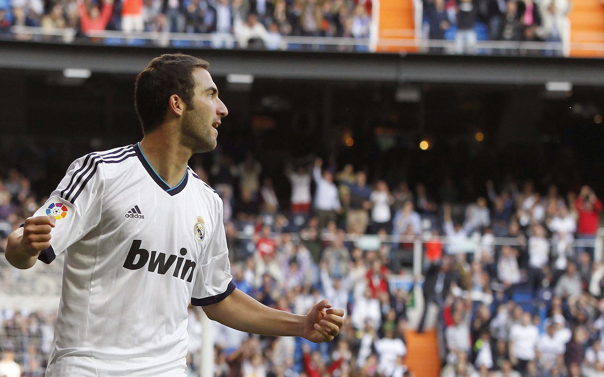 九游体育直播-当尼克斯的蓝橙风暴席卷丹佛，英格拉姆生涯之夜改写剧本